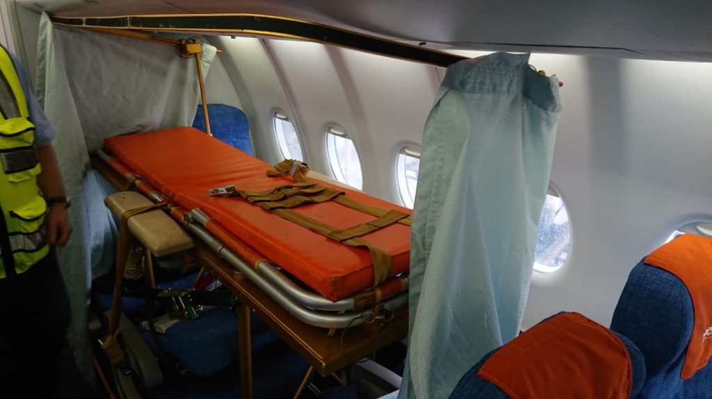 места предусмотрены для лежачих больных в самолете