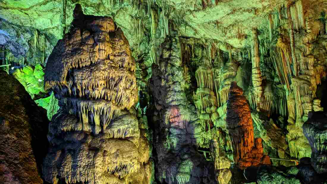 Пещеры Дикти Андрон, где был рожден Зевс