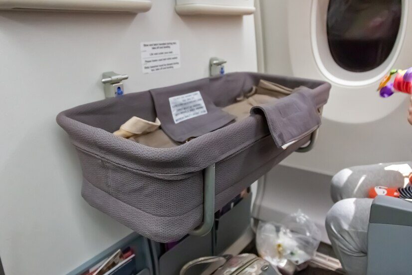 Специальная люлька  для перевозки детей в самолете 1