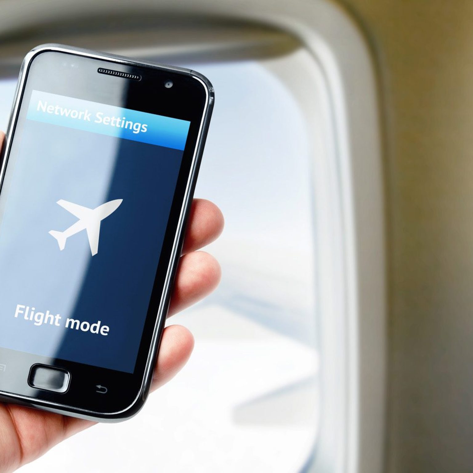 Телефон в самолете - можно ли пользоваться во время полета?
