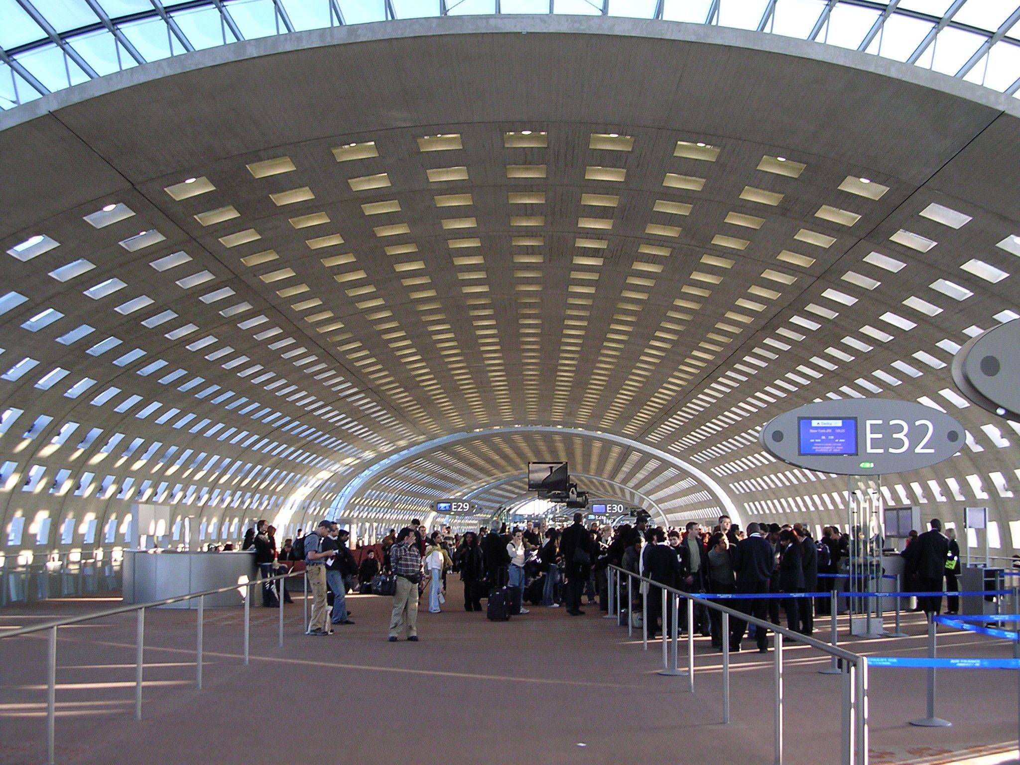 Регистрация на рейс в аэропорту Шарль-де-Голль.