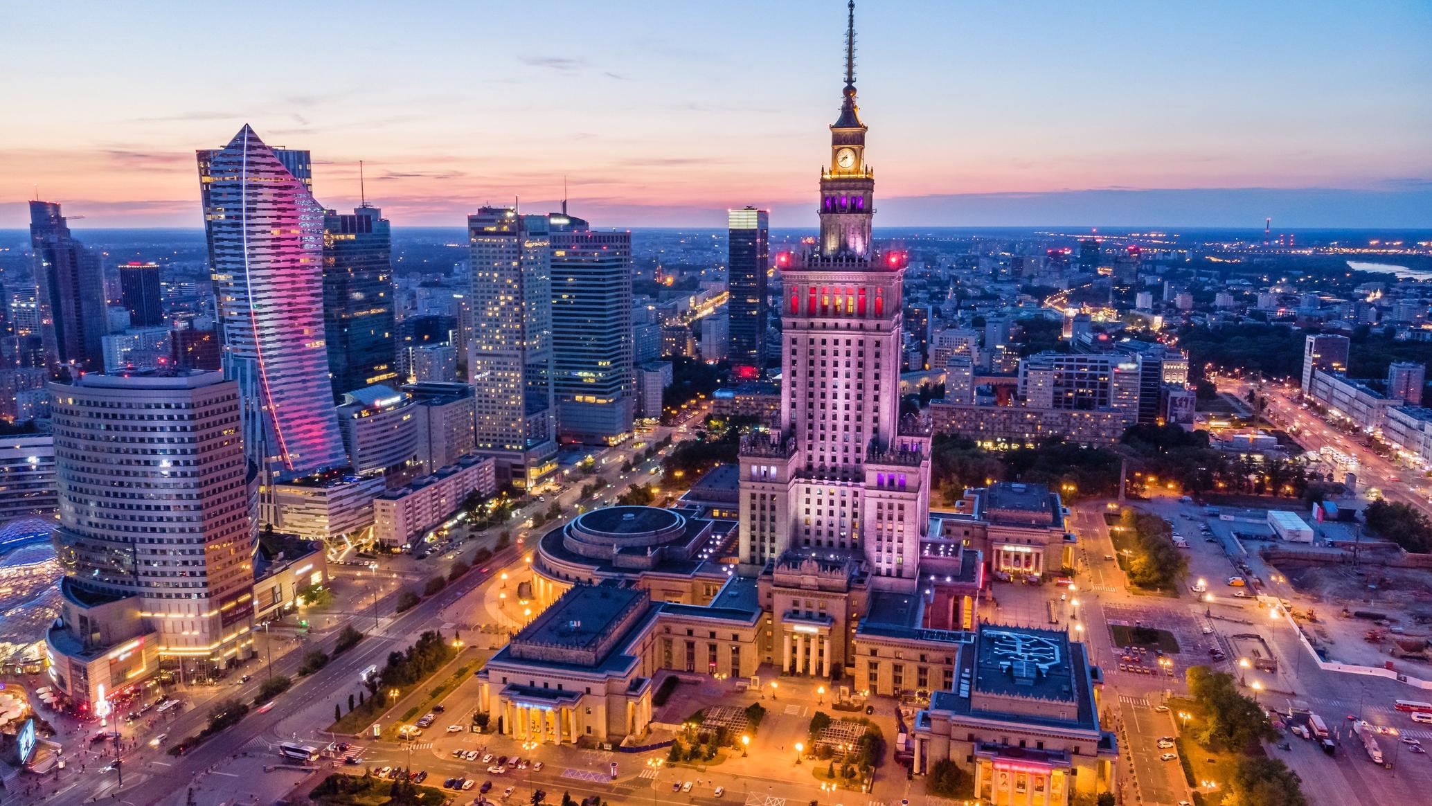 Самые известные города и аэропорты в Польше: Варшава.